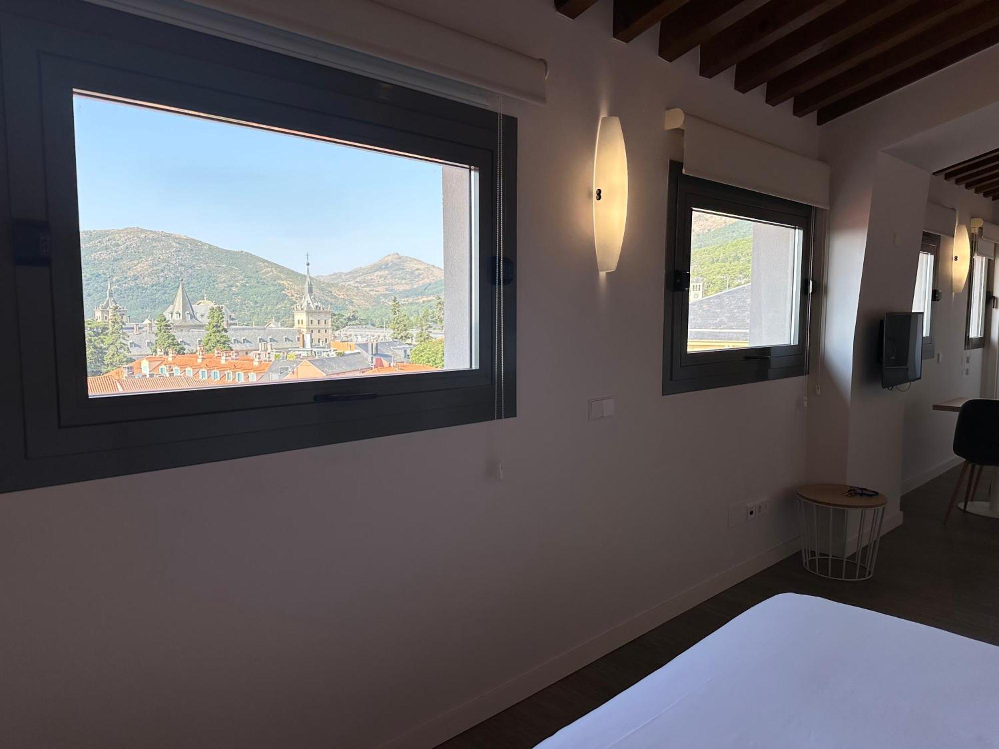 San Lorenzo Suites Сан-Лоренсо-де-Ель-Ескоріаль Екстер'єр фото