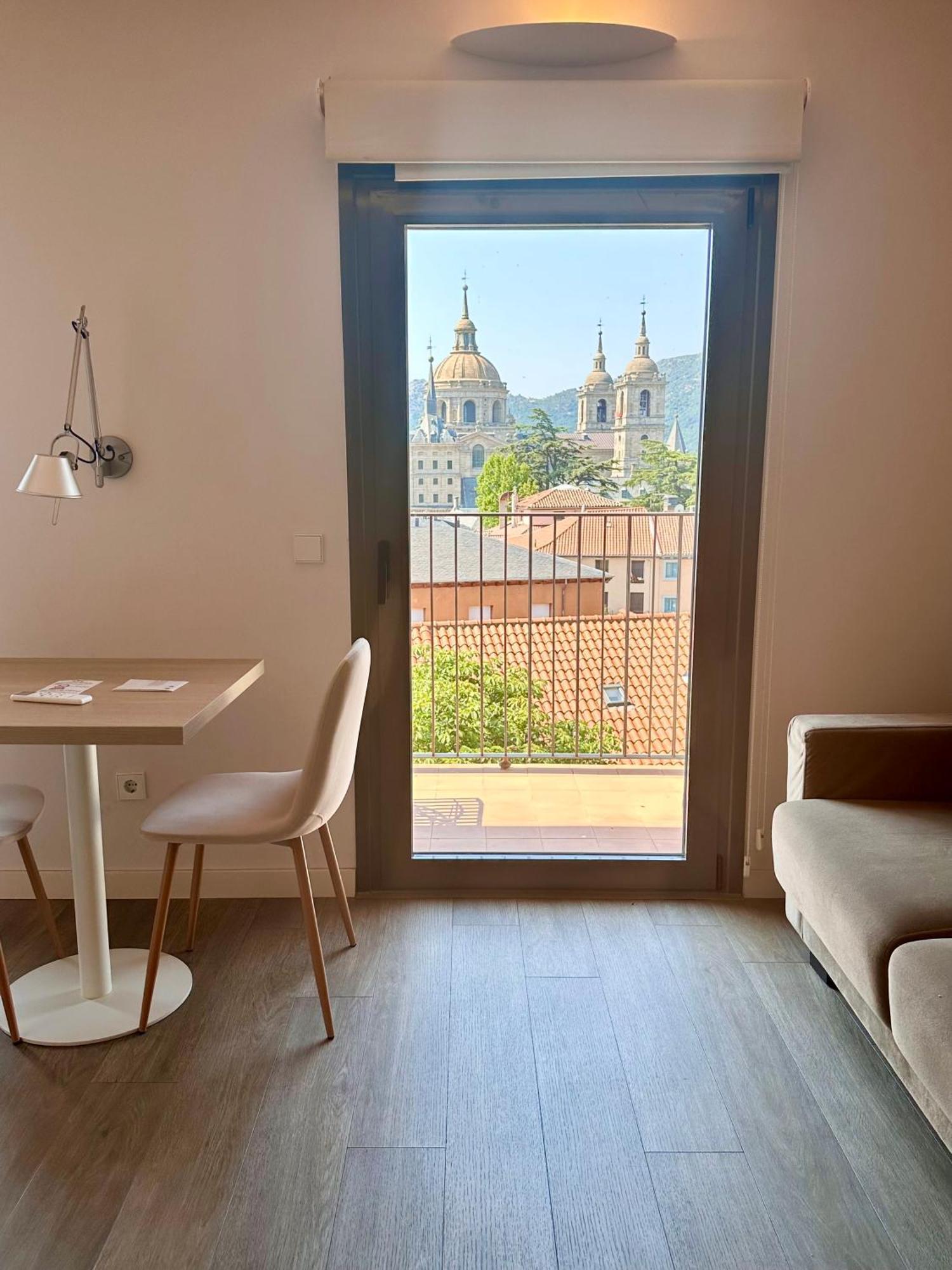 San Lorenzo Suites Сан-Лоренсо-де-Ель-Ескоріаль Екстер'єр фото